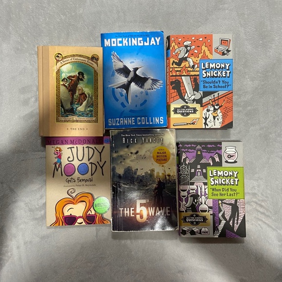 Book bundle - Picture 1 of 1